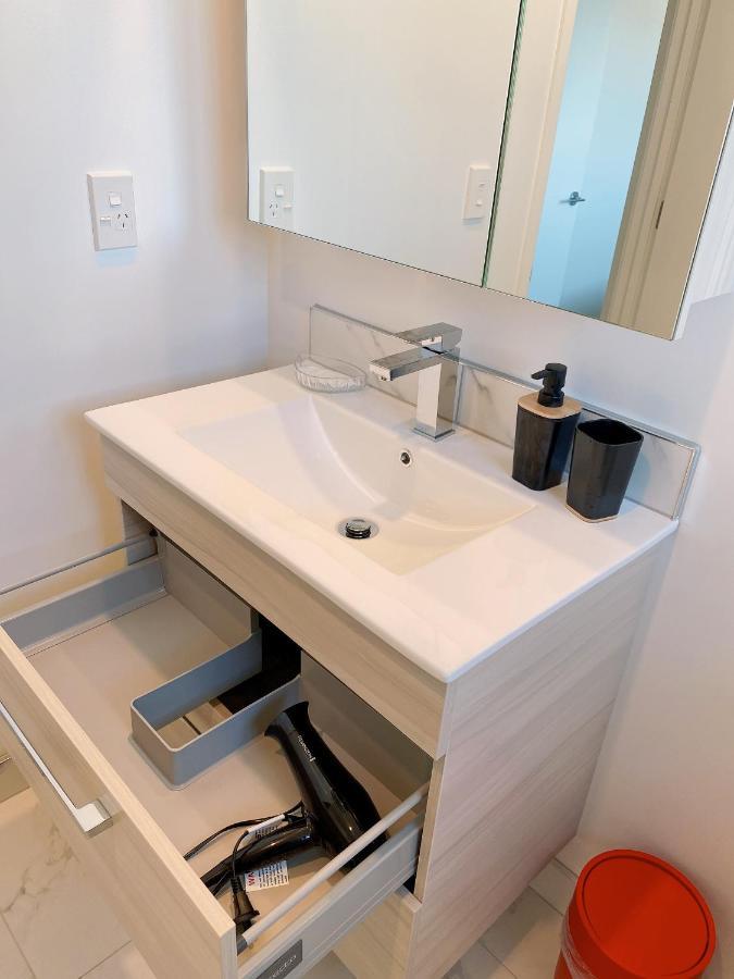 Close To Arena And One Kilometer From Railway Station Onsite Ev Car Park 크라이스트처치 외부 사진